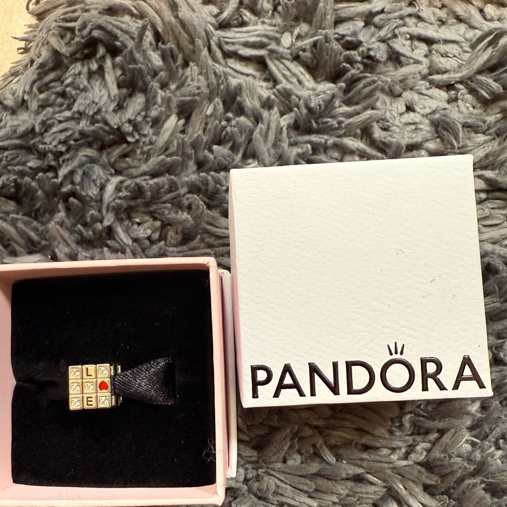 Pandora Moveable Toy Cube Charm